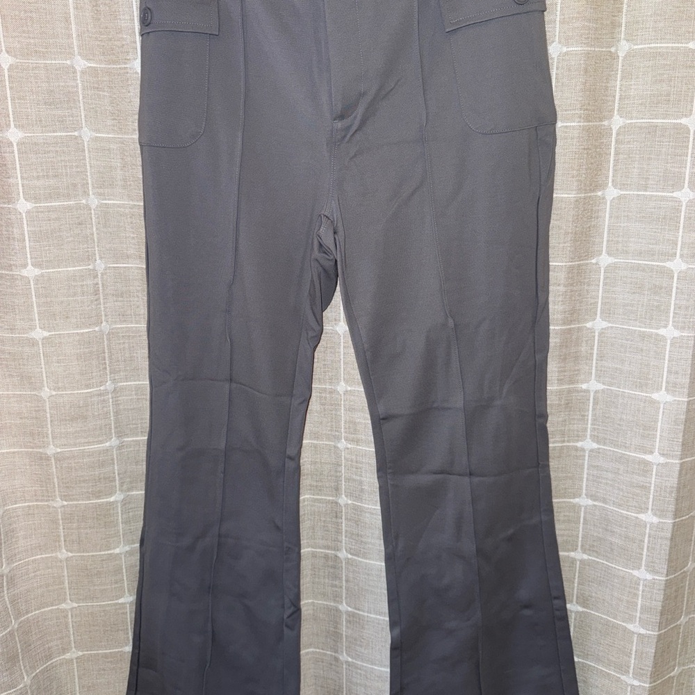 Halara High Waisted Button Front Flare Leggings w/ Pockets – Women’s L